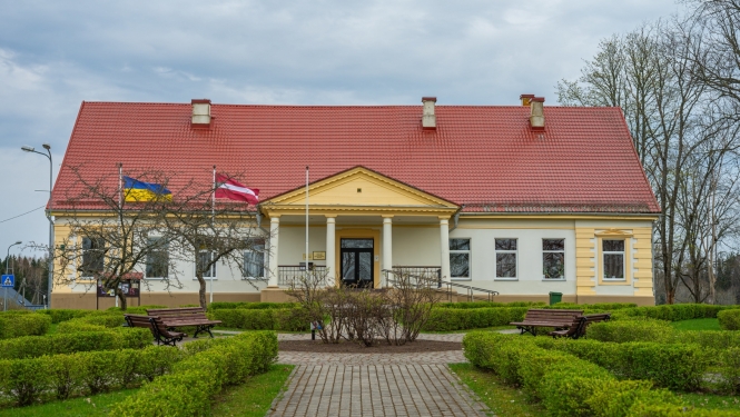 Launkalnes tautas nams